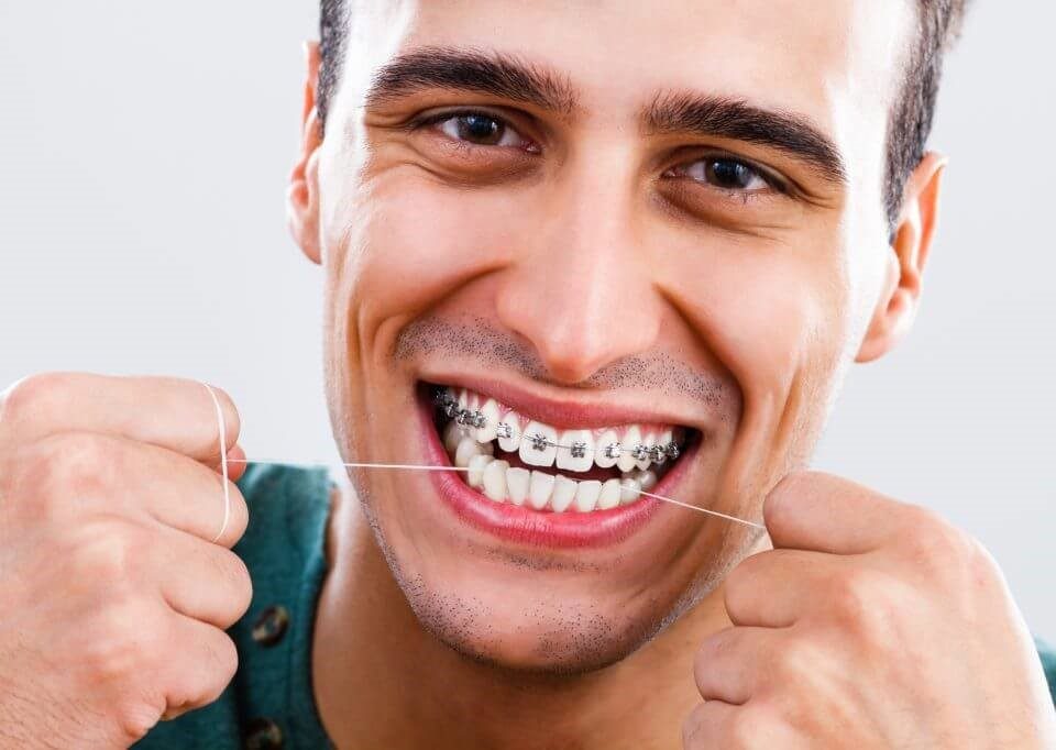 1 960x682 - لق شدن دندان در طول درمان ارتودنسی